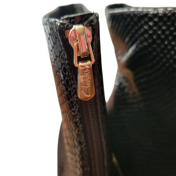 Clarks Laina 85 Black Reptile Snake Embossed Patent Leather Boots Women Size 9.5 - Picture 6 of 12